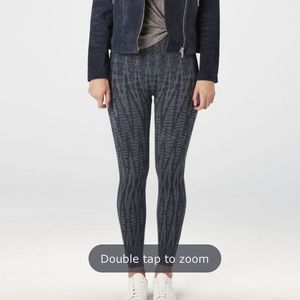 Spanx look at me now‎ tribal geo print Capris